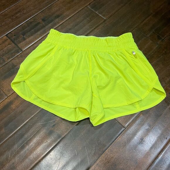 Lululemon shorts size 8 - Picture 2 of 5
